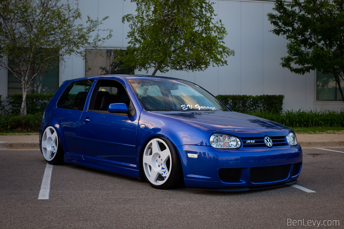 Blue Volkswagen R32 with White Fifteen52 Tarmac Wheels