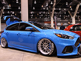 Blue Ford Focus RS with Airlift Performance V3 Suspension