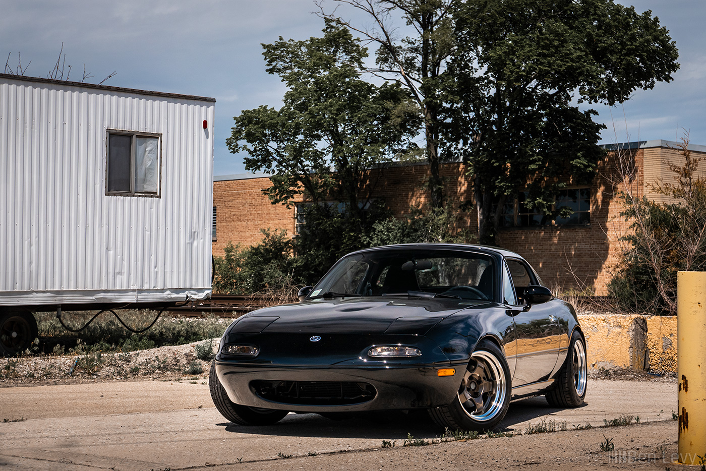 Showing off the Titanium Gold Work Meister S1 wheels on the Miata
