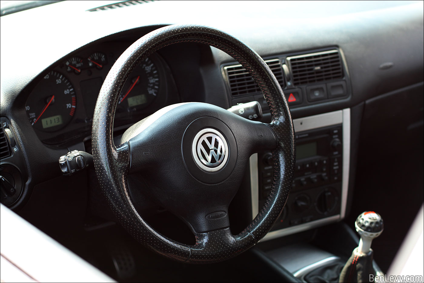 Volkswagen GTI 337 Edition steering wheel