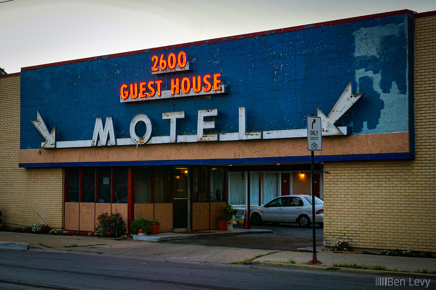 Guest House Motel in Chicago Chicago