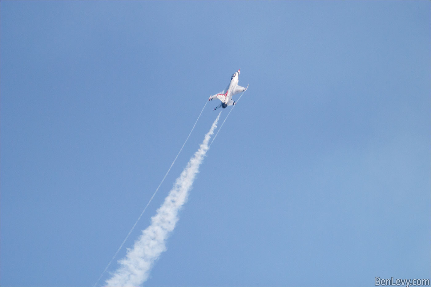 USAF Thunderbirds ascending