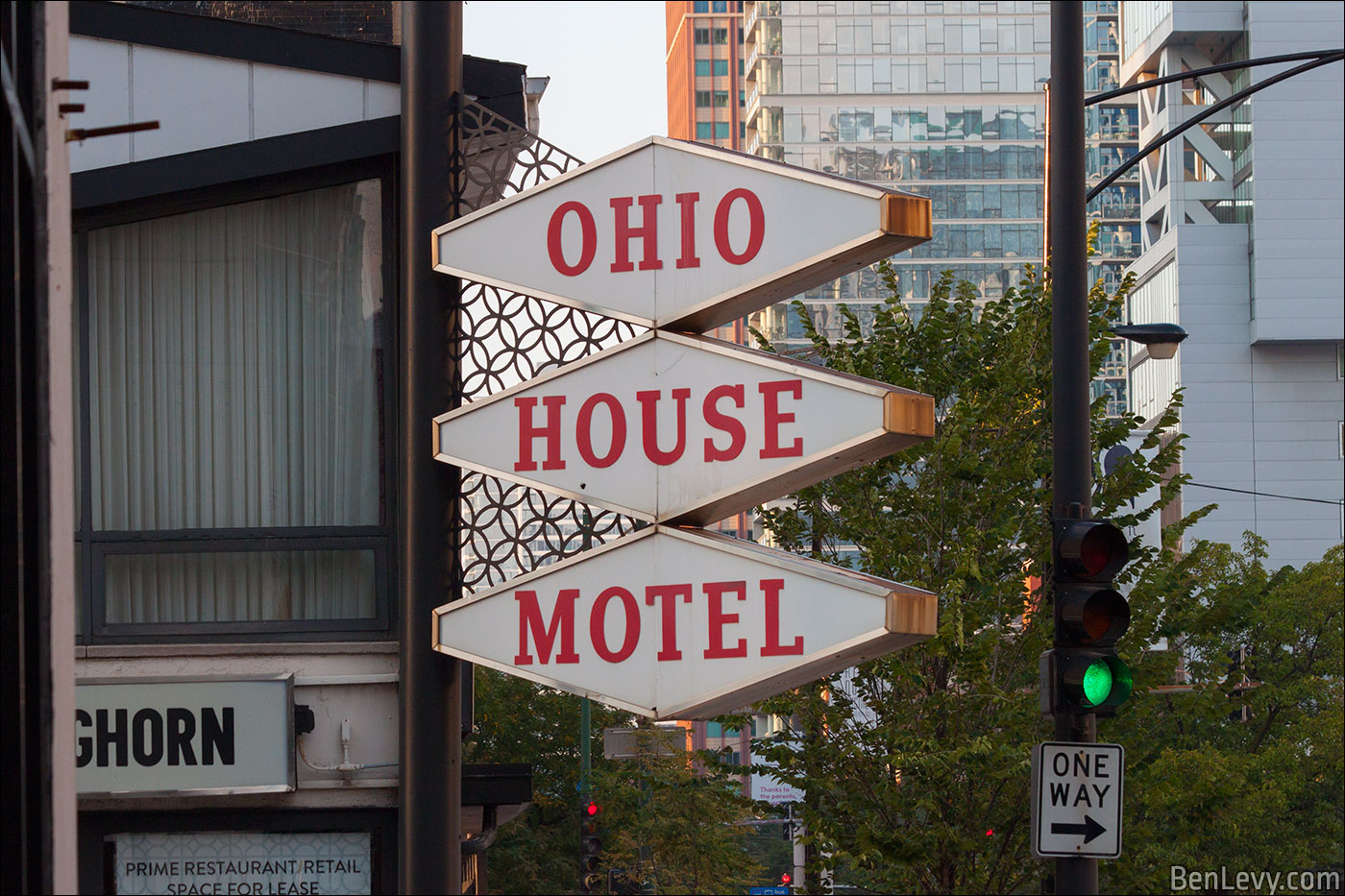 The sign of the Ohio House Motel